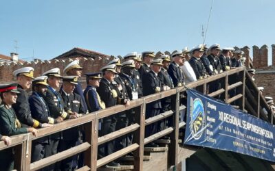 Comment les forces navales peuvent-elles contribuer à la stabilité et la sécurité en mer ?